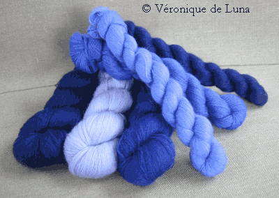 écheveaux de laine fine d’Aubusson de la gamme de couleurs delphinium